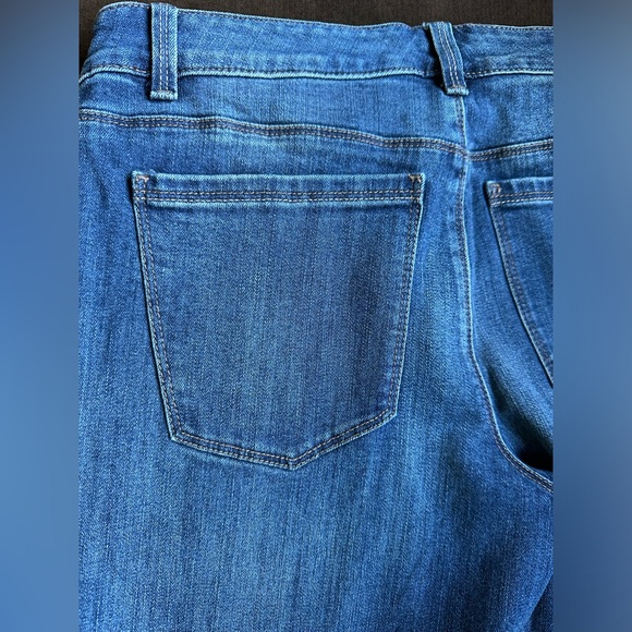 WHBM Blue Slim Straight Mid Waist Jeans Beaded Embroidered Floral Print Sz 8P - Picture 4 of 12